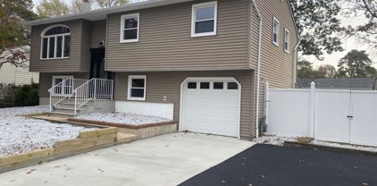 937 Pacific Avenue, Beachwood