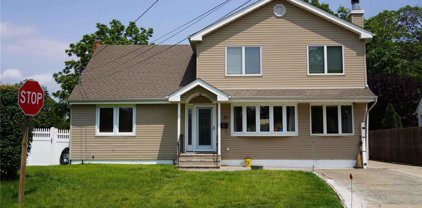 55 Kennedy Avenue, N. Babylon