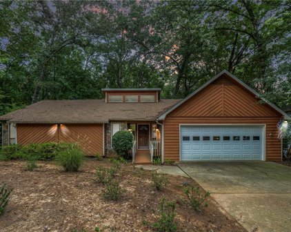 645 Trailmore Place, Roswell
