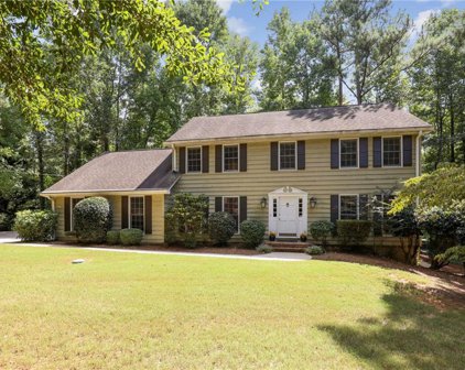 275 Hollyberry Drive, Roswell