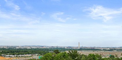 1300 Army Navy Dr Unit #520, Arlington