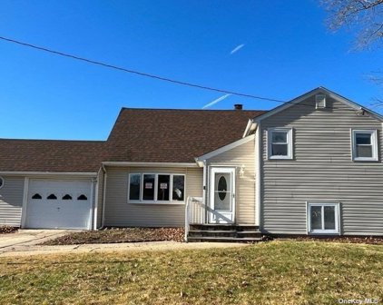 1438 Lincoln Boulevard, Bay Shore