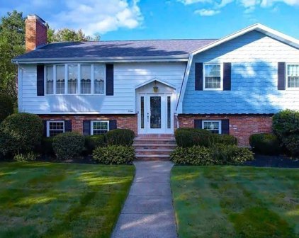 15 Indian Rock Dr, Saugus