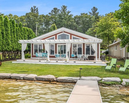 6889 Goldenrod Avenue NE, Rockford
