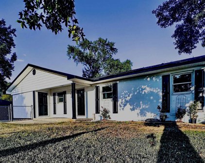 401 Newberry Drive, Weaver