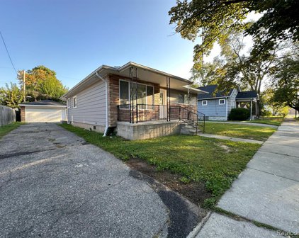 8261 PACKARD, Warren