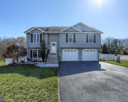 2 Camelot Ln, Newville