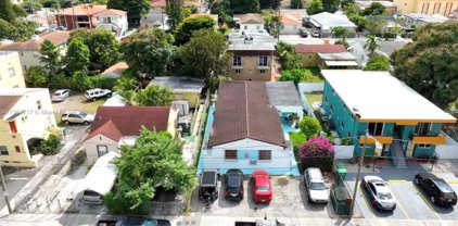2550 Sw 9th St, Miami