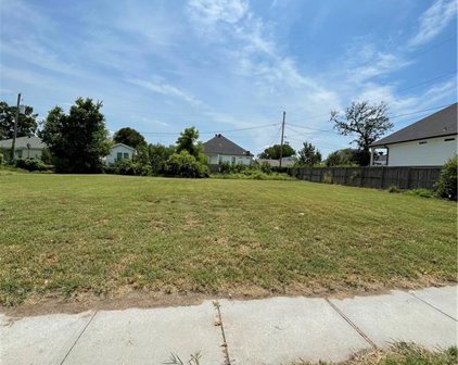 320 Doerr  Drive, Arabi