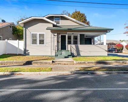 466 Daggett Avenue, Pawtucket