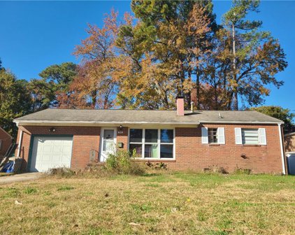 555 Almond Drive, Newport News Midtown East