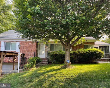 800 Ridge Pl, Falls Church