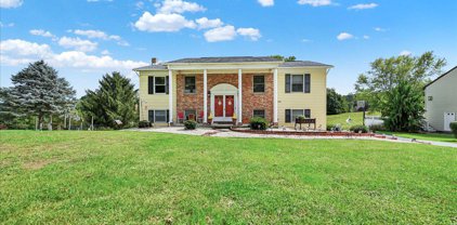 326 Valley View Dr, Hanover