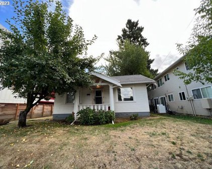 8920 SE WOODSTOCK BLVD, Portland