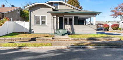 466 Daggett Avenue, Pawtucket