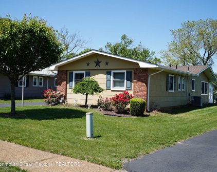 91 Central Boulevard, Brick