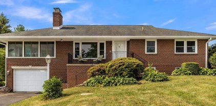 643 Lakeview Dr, Mount Airy