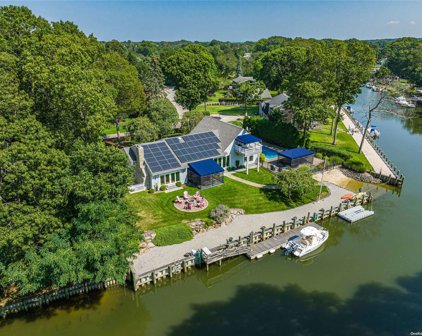 360 Wiggins Lane, Greenport