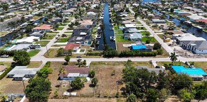 425 Monterey Ave, Cape Coral