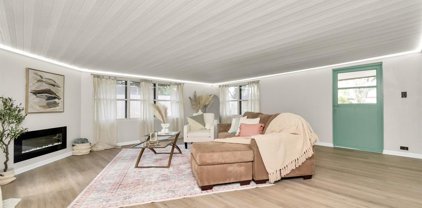 1101 E Dartmouth Lane, Deer Park