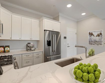 131 Eliot St Unit 205, Milton