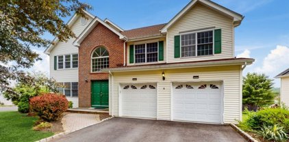 28 Sycamore Way, Warren Twp.