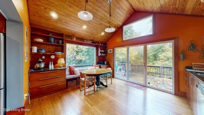 40 Warren Rd, Louisville