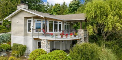 435 Klickitat Drive, La Conner