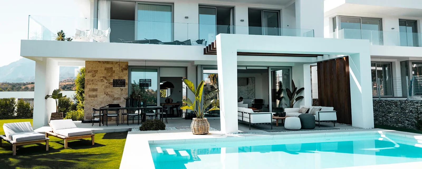 RealGeeks Custom Sites Lifestyle Real Estate