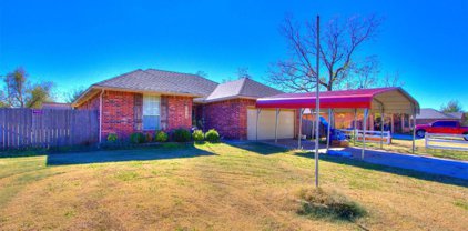 1638 E Lake Park Lane, Mustang