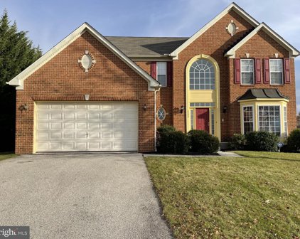 1388 Winterberry Ct, York