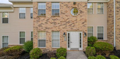 906 Churchill Xing, Madison