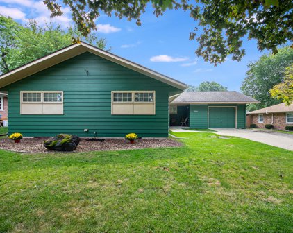 2240 Mayflower Drive, Aurora
