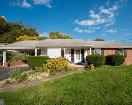 421 Kinderhook Rd, Columbia