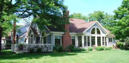 2108 N Lake Shore Circle, Arlington Heights