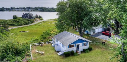 17 Goose Island  Road, Narragansett