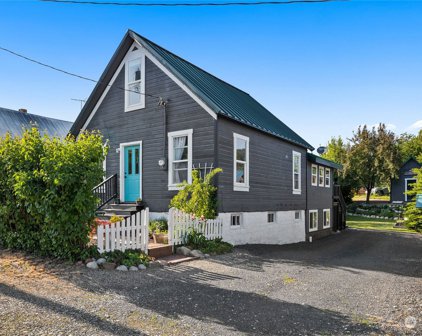 107 W Hoffmanville, Roslyn