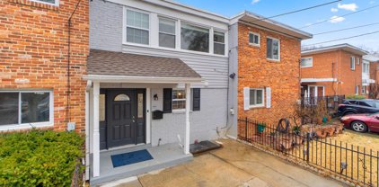 908 East Meadows Ct, Oxon Hill