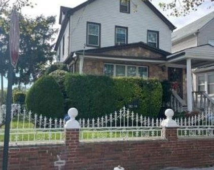 110-14 202nd Street, Saint Albans