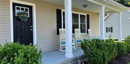 15 Old Village Circle, Windsor