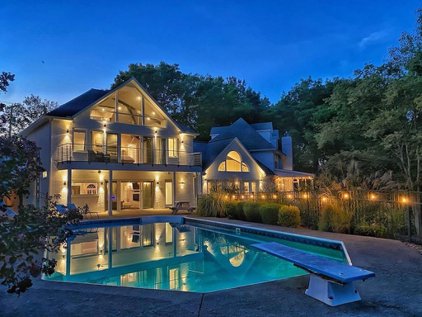 709 Cumberland Hills Dr, Hendersonville