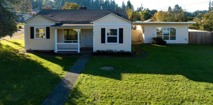 914 4th (-924) Av, Sweet Home