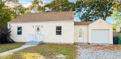 145 Canfield Avenue, Warwick