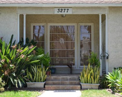 3277 Cerritos Avenue, Signal Hill