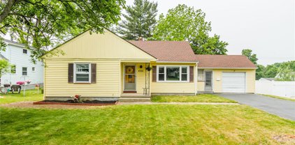 4221 Dewey  Avenue, Greece-262800