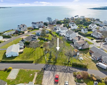 21 Namcook Road, Narragansett