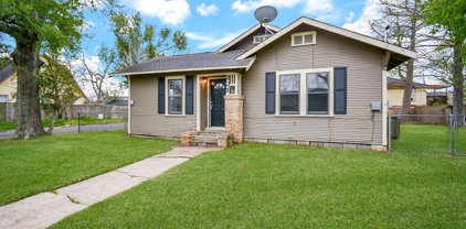 201 W Adoue Street, Baytown