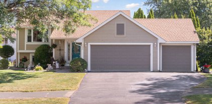 8490 Pineview Lane N, Maple Grove