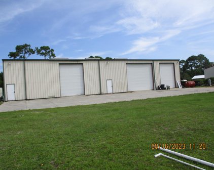 90 Otter Slide Rd, Eastpoint