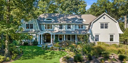 569 Cresthaven Road, Wyckoff